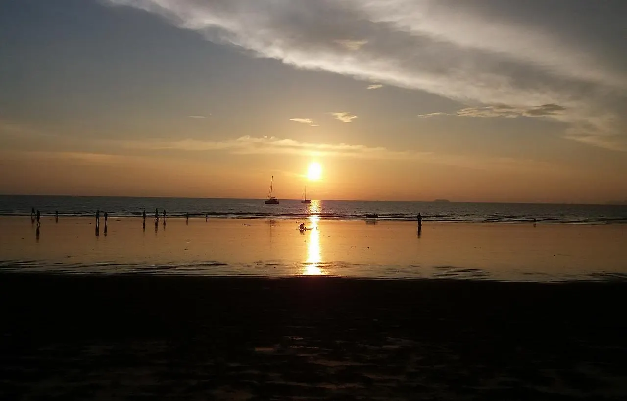 Hotel Lanta Sunny House Ko Lanta 3*,